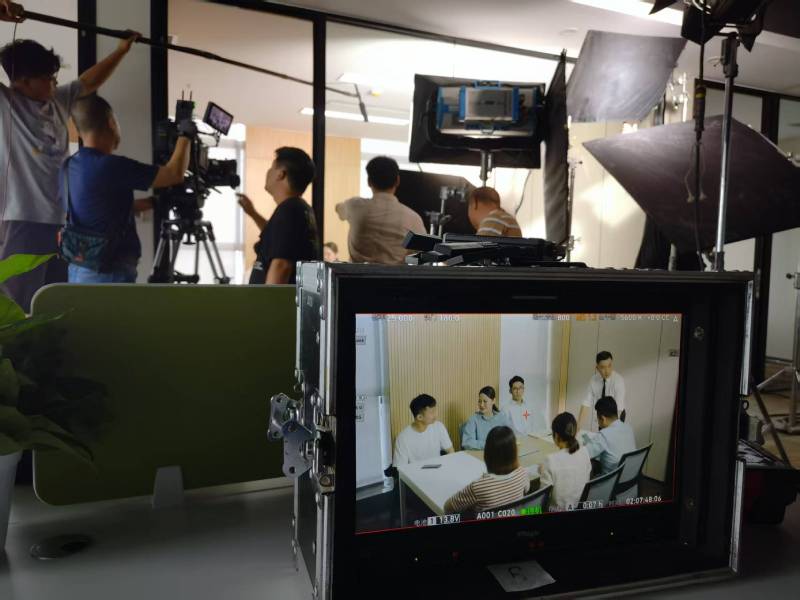 白朗县TVC拍摄公司：科技产品视觉化大师，诠释未来感与功能美学